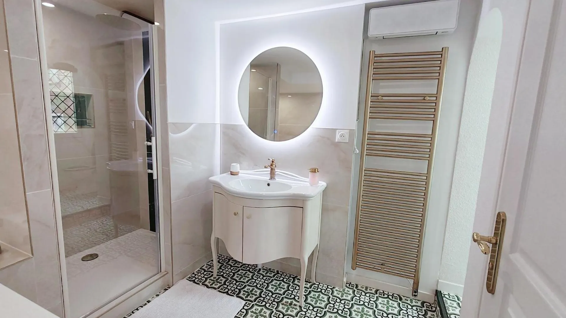 Appartement Bulle D'Antan En Coeur De Ville - Monument Classe Historique - Grand Jaccuzi Castres  0*, Castres (Tarn) France